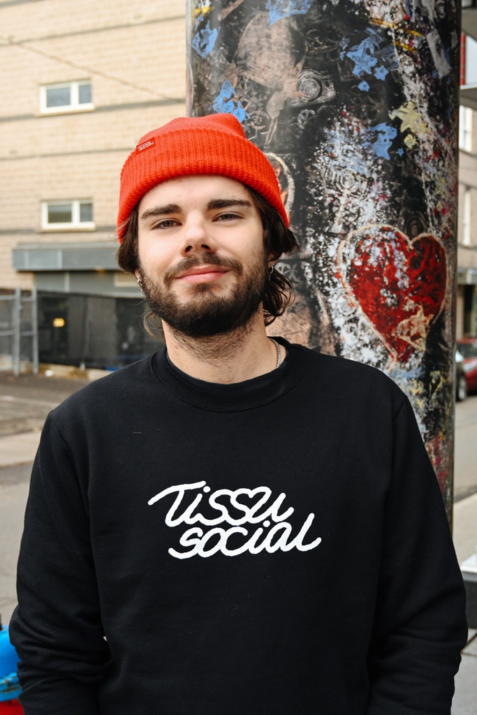 CENTRAIDE - 914 Tuque à rebord côtelée (ROUGE) - ETT. ETT1059 (AVD) - ETT. COMPO. (INT)